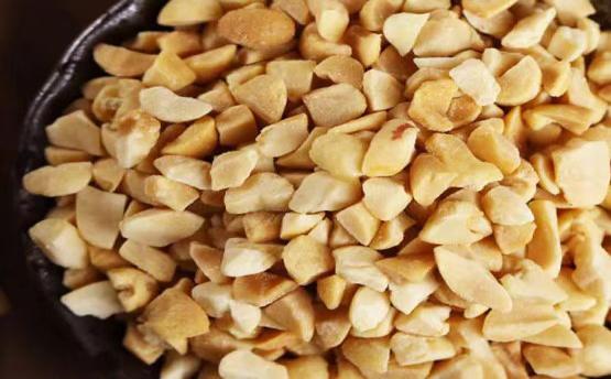 Roasted chopped peanuts